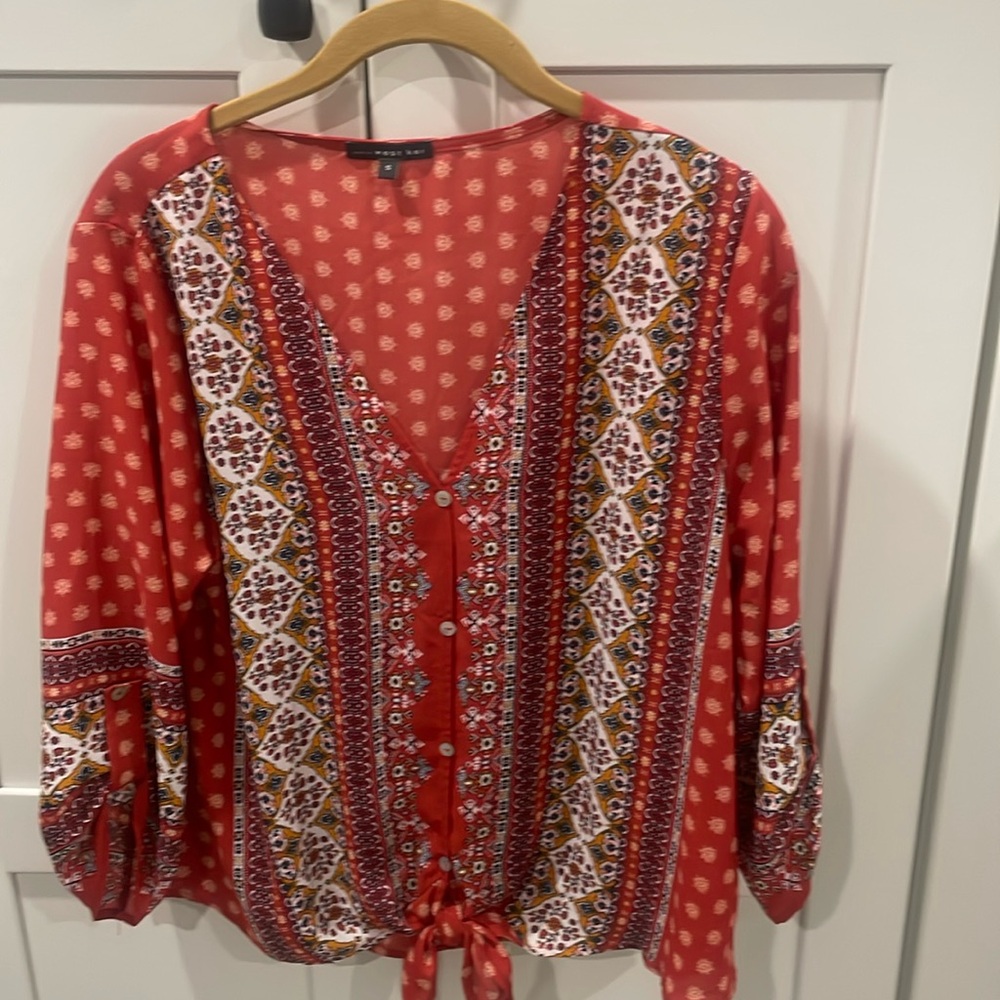 NWOT West Kei light weight button front top, tie front, sz S, from Stitch Fix